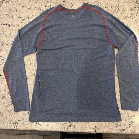 Lululemon Men Long Sleeve Shirt! Size XL! Like New Condition! Only worn once! - Picture 6 of 8